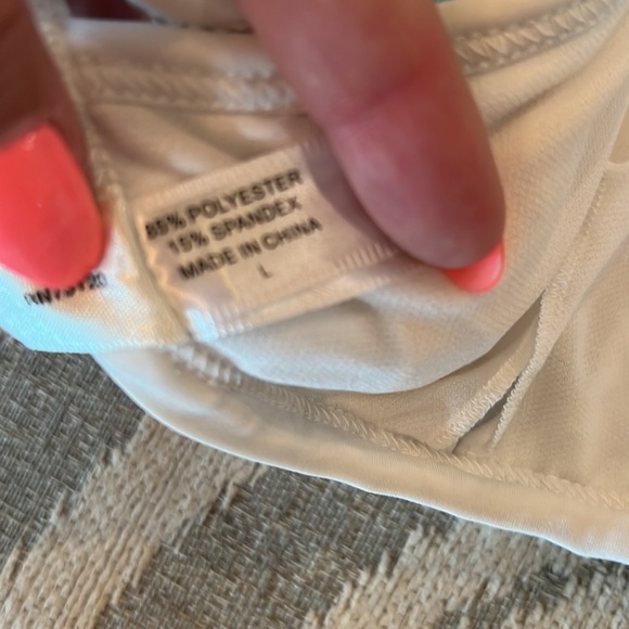 Bikini - Picture 5 of 10